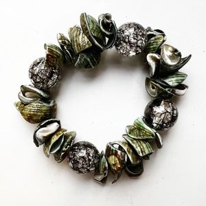 Vintage blue-gray shell & shimmery crackle bead bracelet